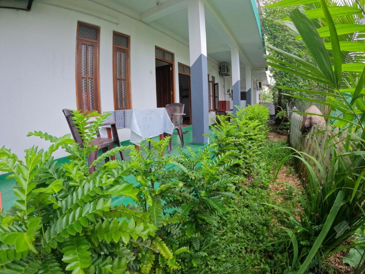 New Star Light Hotel Mirissa Exterior photo