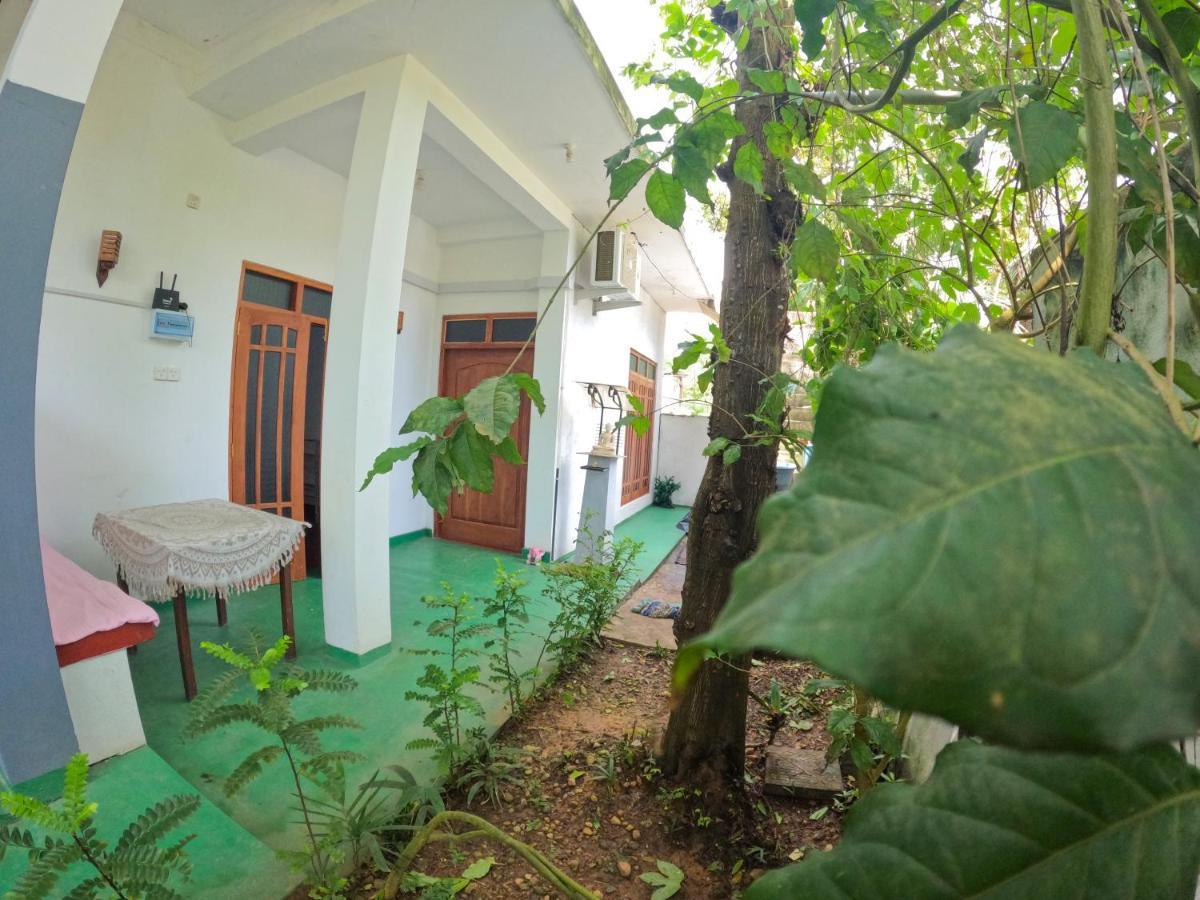 New Star Light Hotel Mirissa Exterior photo