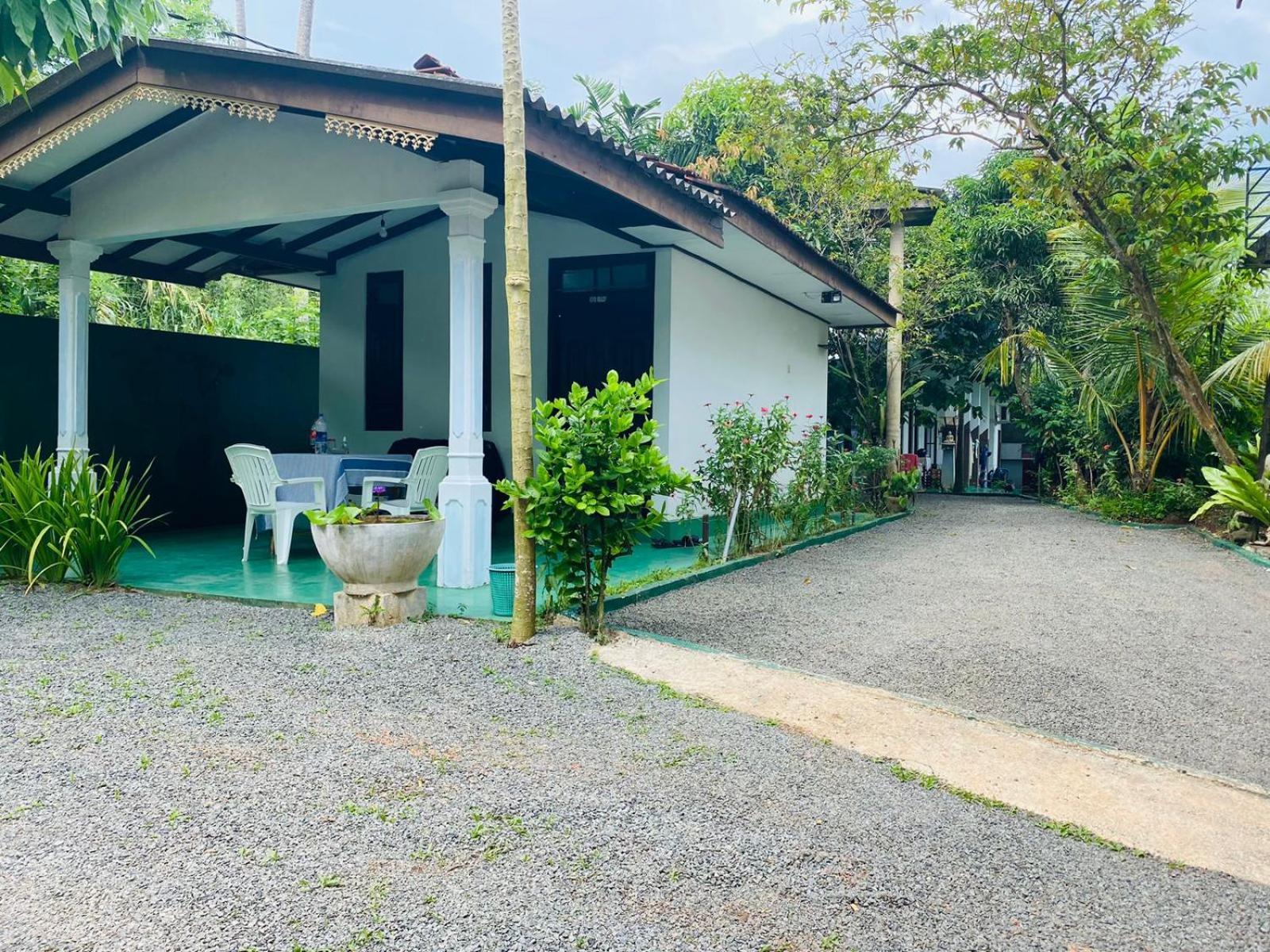 New Star Light Hotel Mirissa Exterior photo
