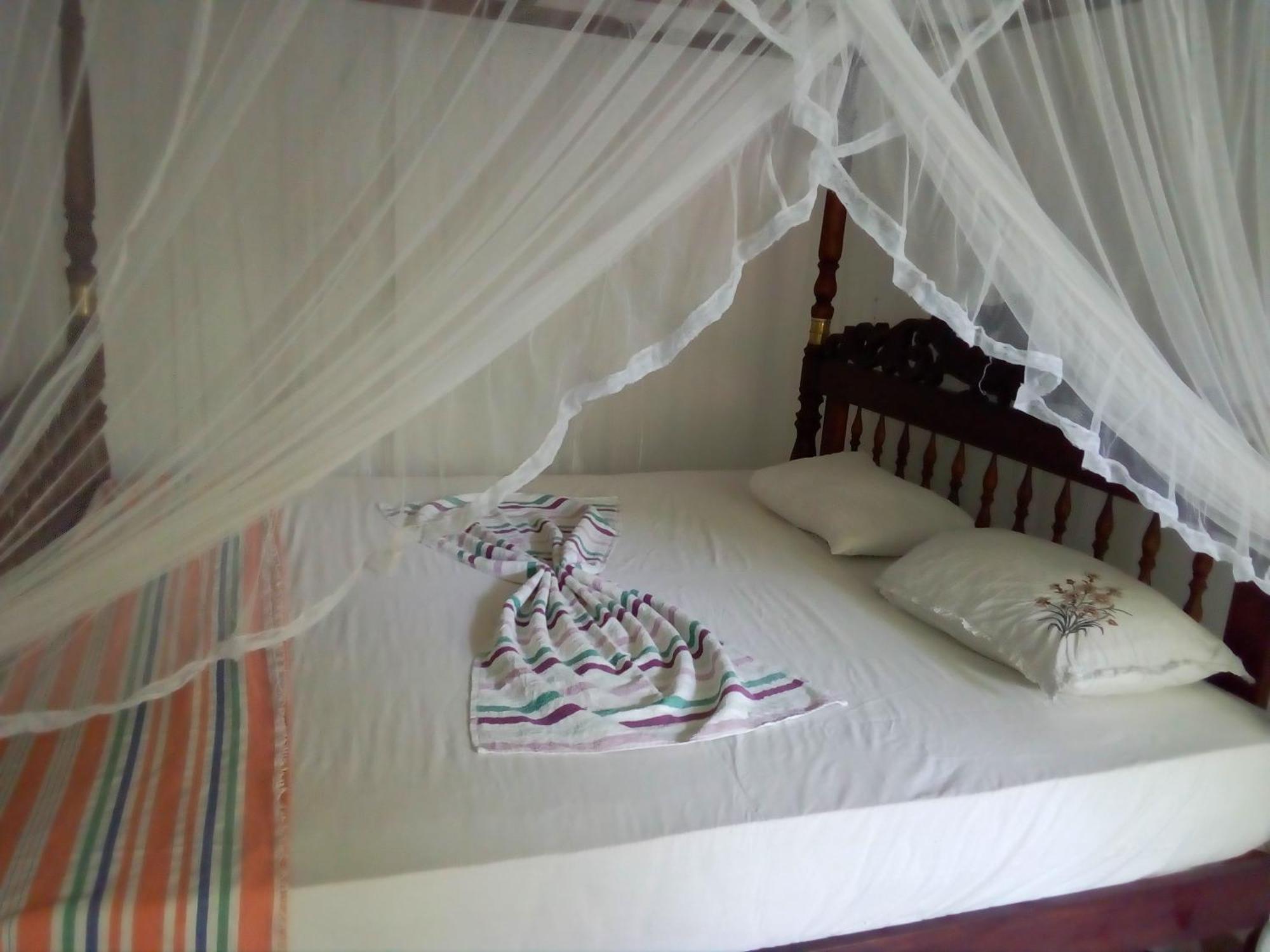 New Star Light Hotel Mirissa Room photo