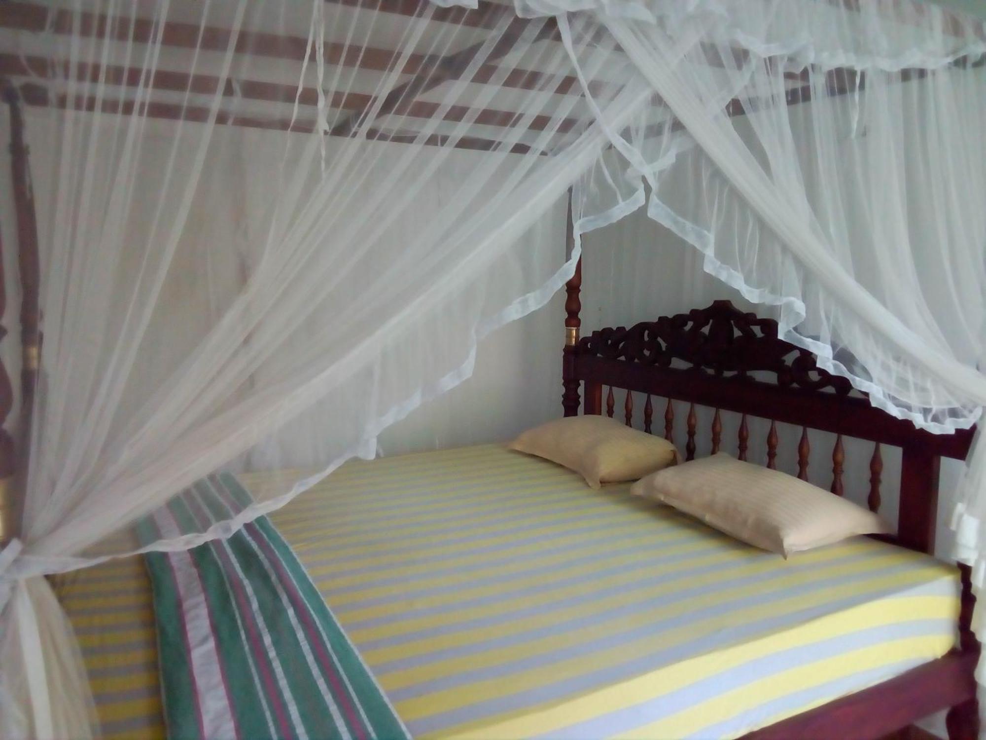 New Star Light Hotel Mirissa Room photo